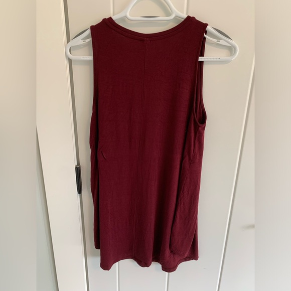 ✨3 for $15✨ Old Navy tank - Picture 2 of 3